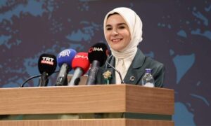 Basın Merkezi'nde otomatik taslak açıklaması ve haberler.