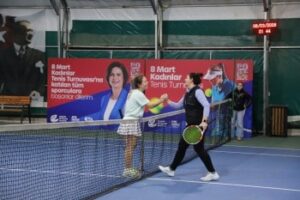 Eskişehir'de 8 Mart Kadınlar Tenis Turnuvası Final Karşılaşmalarıyla Sona Erdi