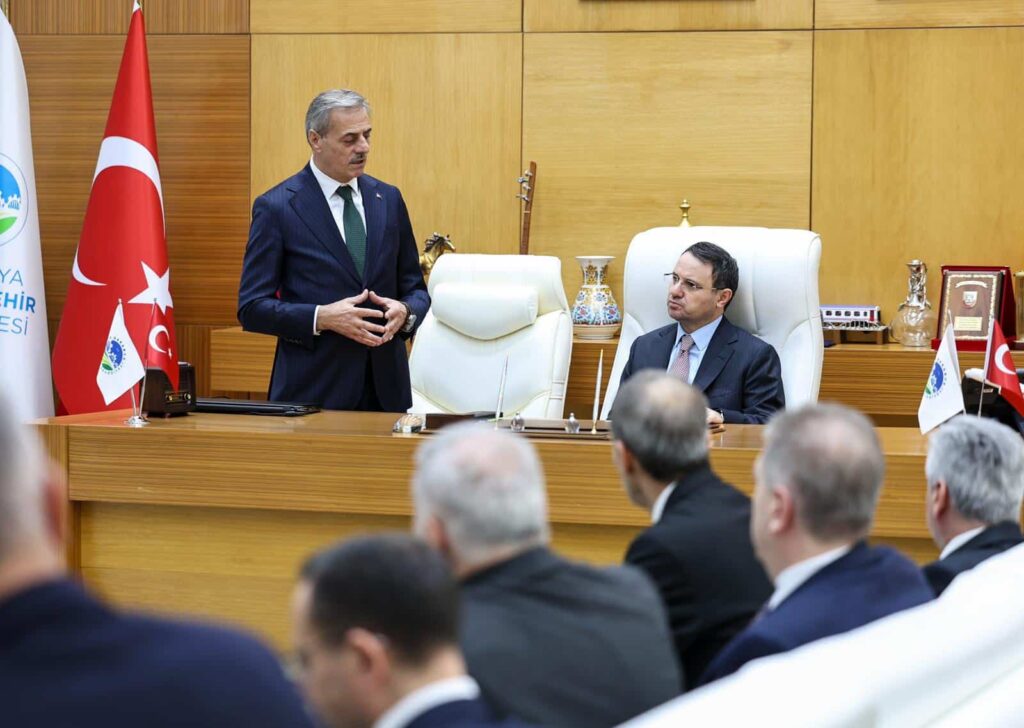 Adalet Bakanı Akın Gürlek, Sakarya Büyükşehir Belediyesi’ni Ziyaretinde Şehrin Birlikte Yaşama Kültürünü ve Huzurunu Övdü