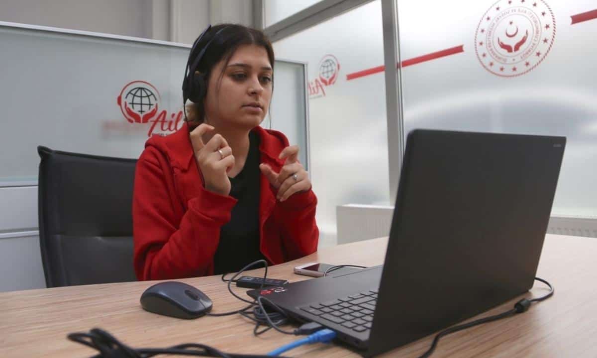 AİLEM İşitme Engelliler İletişim Merkezi 10 bin 473 Çağrıda Çeviri İmkanı Sundu