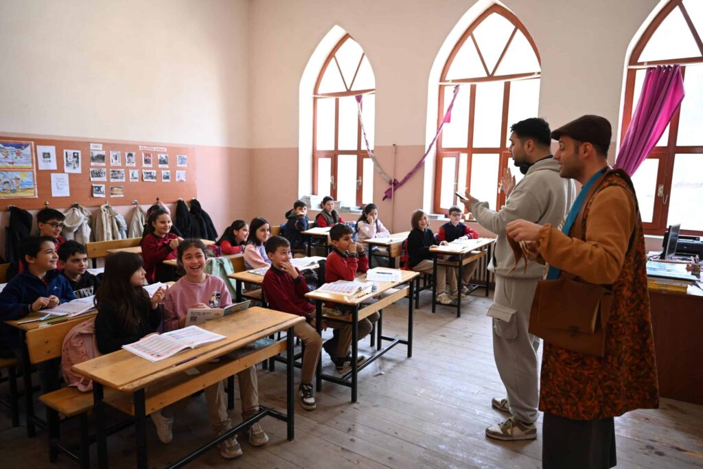Konya’da 31 İlçede 165 Bin 4. ve 5. Sınıf Öğrencisine Tasarruf ve Milli Teknoloji Eğitimi Sunuluyor