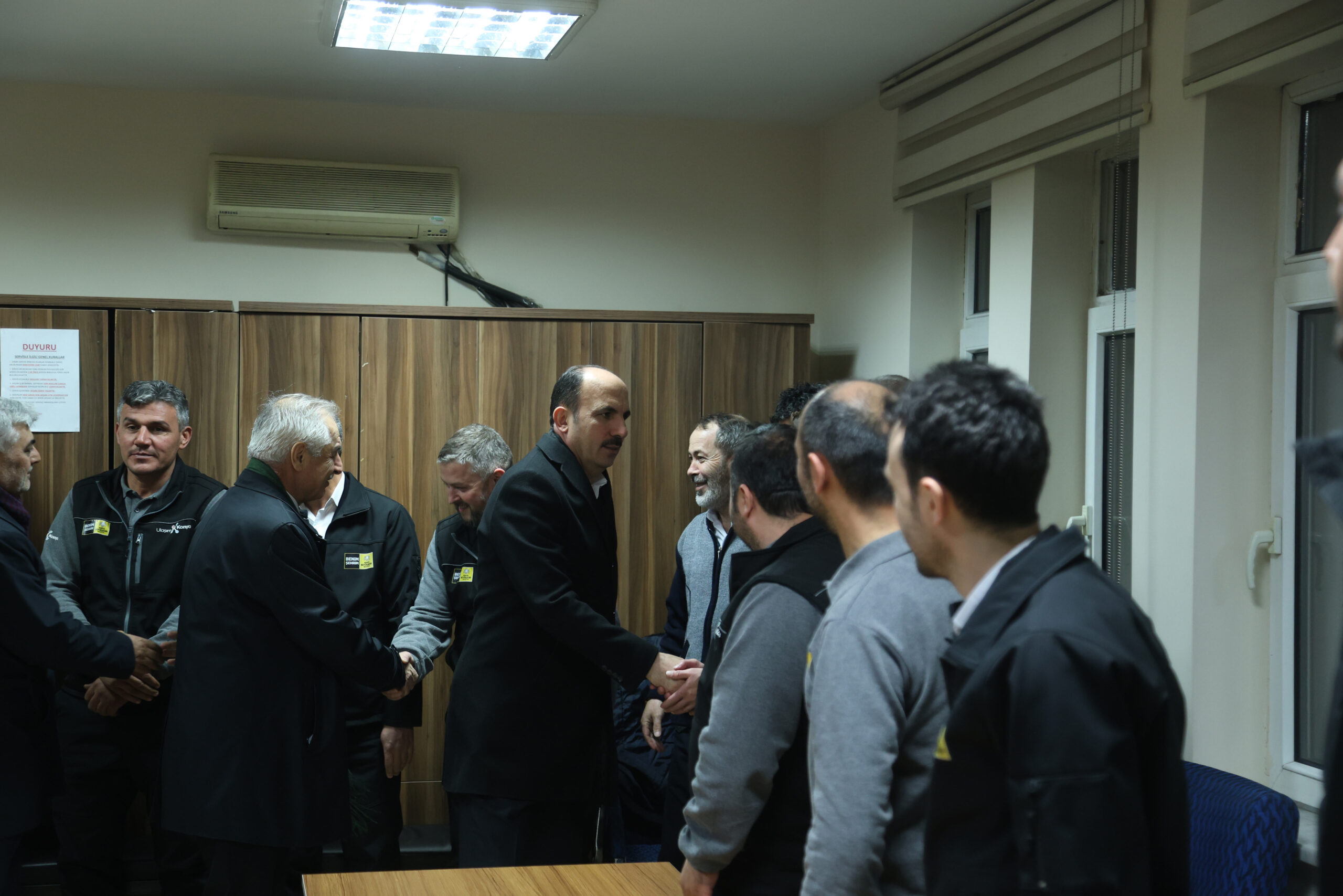 Başkan Uğur İbrahim Altay’dan Gece Vardiyasında Belediye Personeline Ziyaret