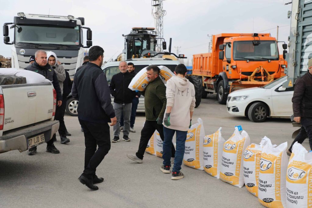 Konya Büyükşehir'den Çiftçiye Yüzde 50 Hibeli Aspir Tohumu Desteği Sürüyor