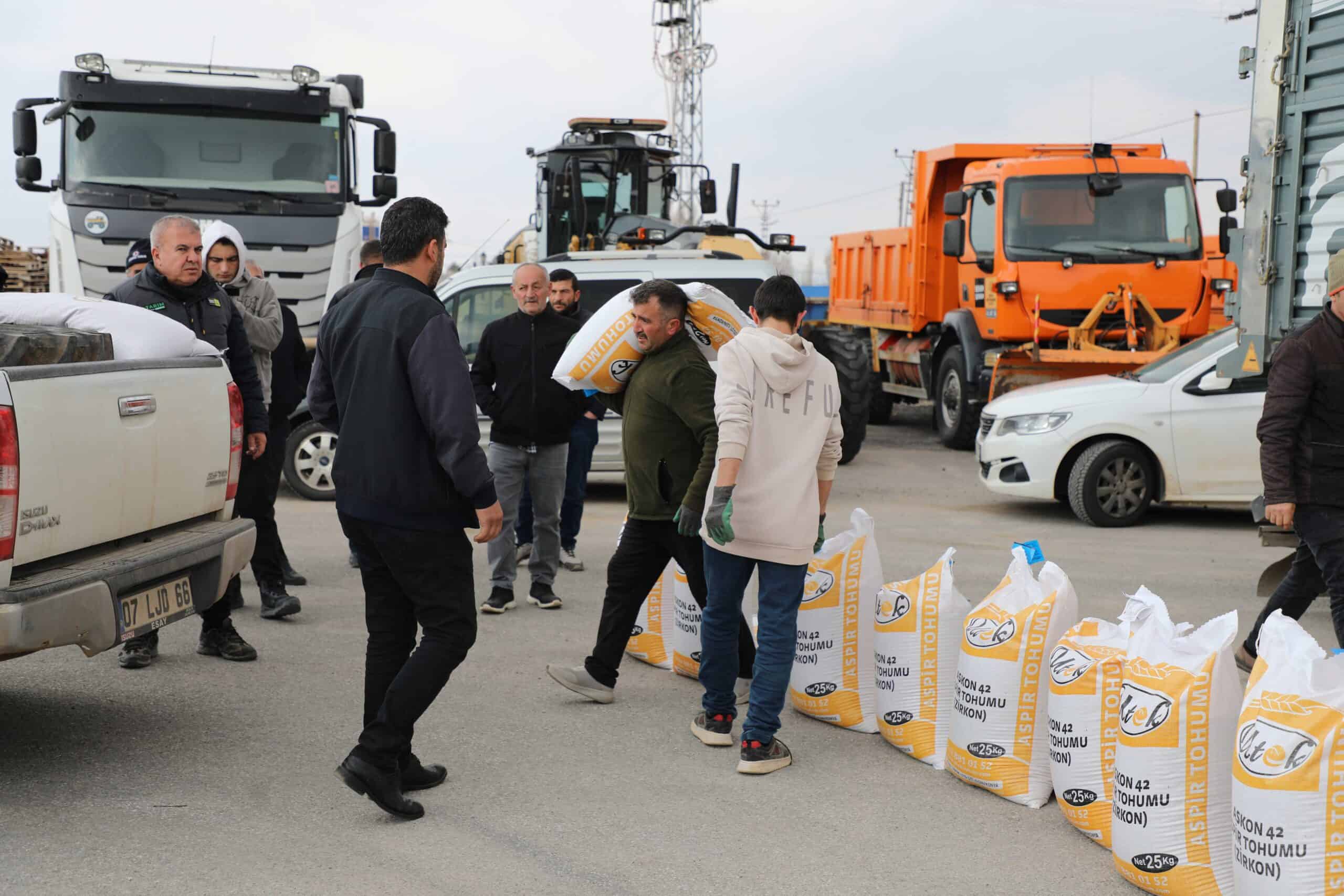 Konya Büyükşehir'den Çiftçiye Yüzde 50 Hibeli Aspir Tohumu Desteği Sürüyor