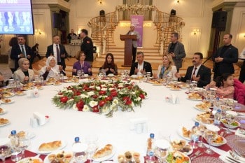 CHP Genel Başkanı Özgür Özel'den Eskişehir'de Kadınların Toplumsal Rolüne Vurgu