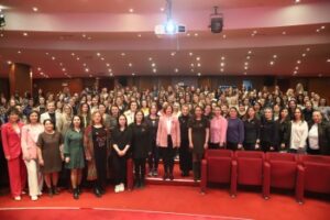 “kadınların Emeği Şehrin Her Köşesinde”