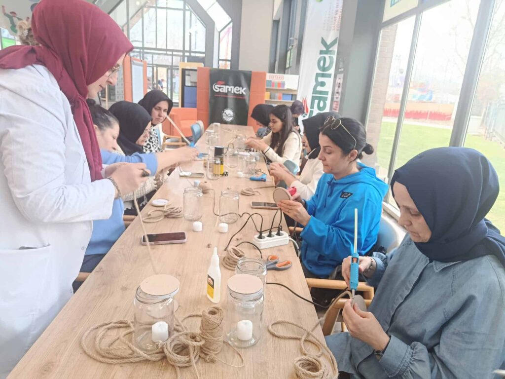 Sakarya’da Ramazan Ayında SAMEK Atölyelerinde Gençler Yaratıcılıklarını El Emeğiyle Gösterdi