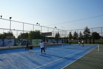 Eskişehir Büyükşehir Belediyesi'nden Farklı Yaş Gruplarına Yönelik Yeni Tenis Kursları