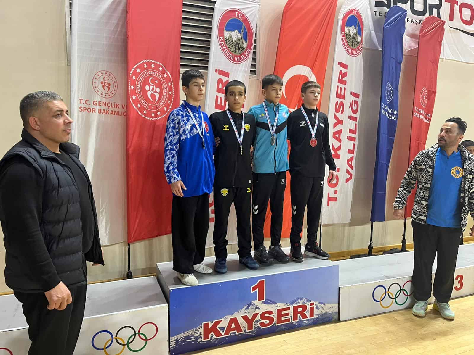 Konya Büyükşehir Belediyespor Güreş Takımı Şampiyonalarda 9 Madalya ile Başarıya Ulaştı