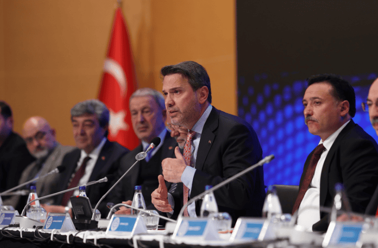 Bakan Bayraktar: Türkiye'nin Enerji Vizyonunda Elektrikleşme ve Yenilenebilir Kaynaklar Önem Kazanıyor